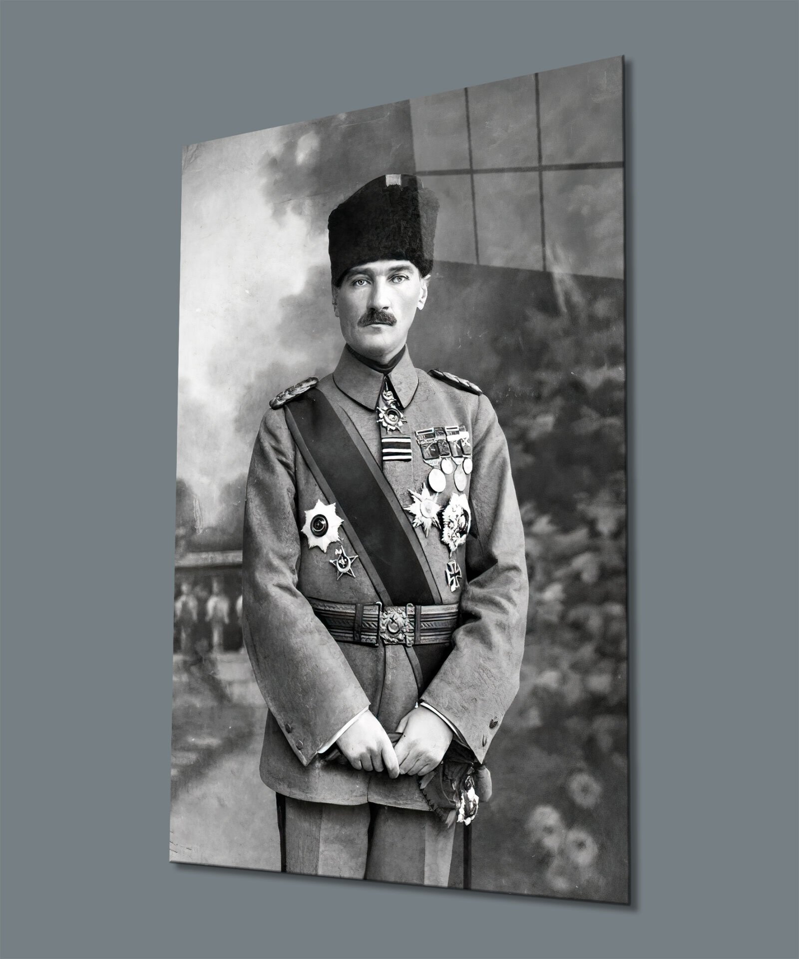 Üniformalı Atatürk Siyah Beyaz Cam Tablo Hediyelik Büyük Tablo Ev Ofis Dekoru