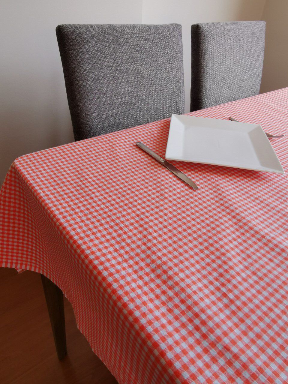 Masa Örtüsü, Kareli Turuncu