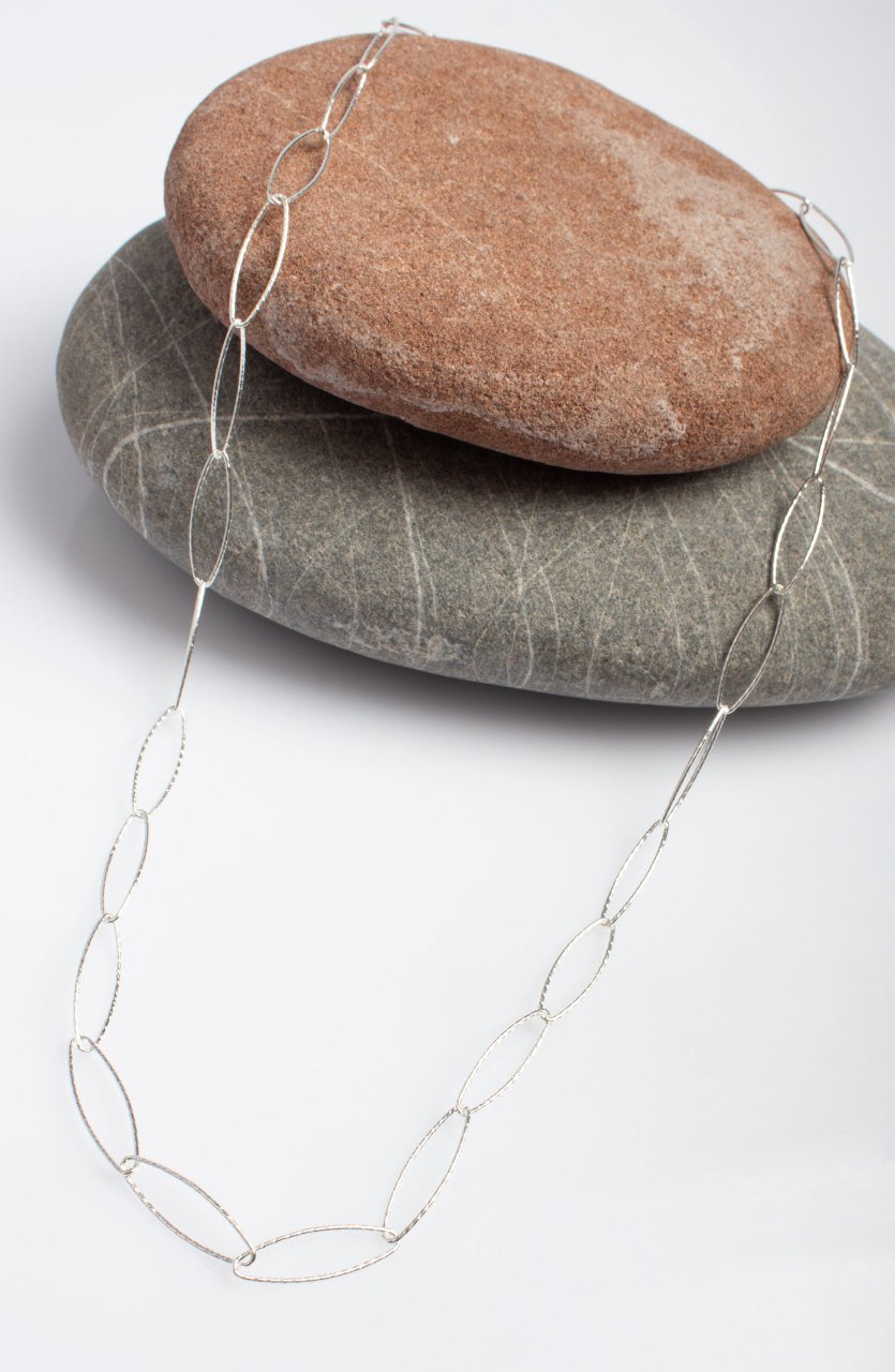 Hand Hammered Oval Loop Chain / Silver