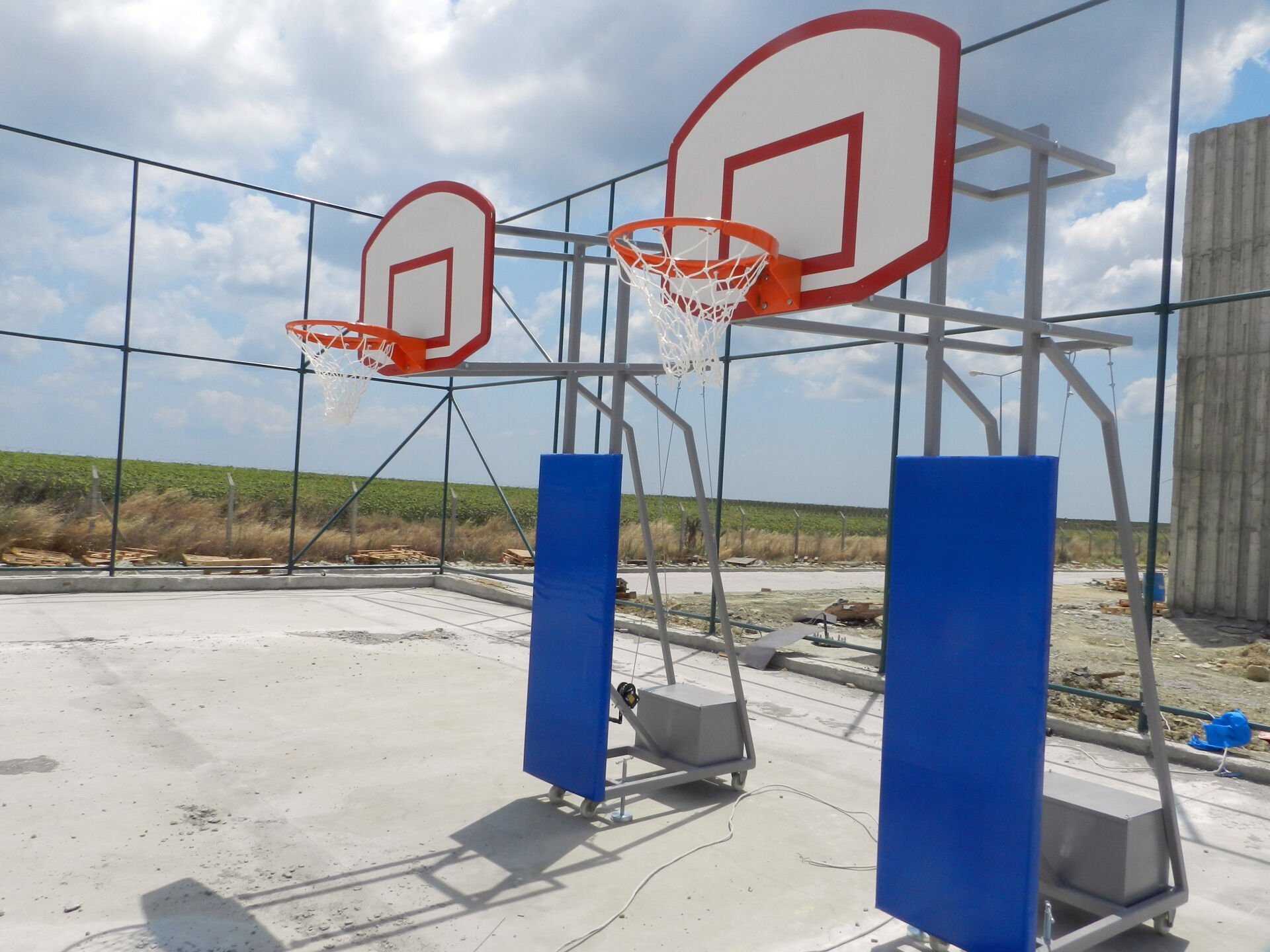 Basketbol Potası 4 Direk Tekerlekli,Ağırlıklı,Seyyar Fiber Amerikan Panya 90x120 cm Sabit Çember Yüksekliği Ayarlanabilir