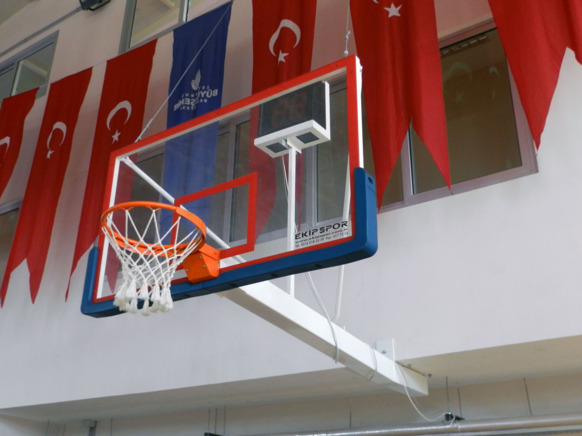 Basketbol Potası Duvara Montaj Sabit 20 mm Cam (Ak) Panya 105 x 180 cm