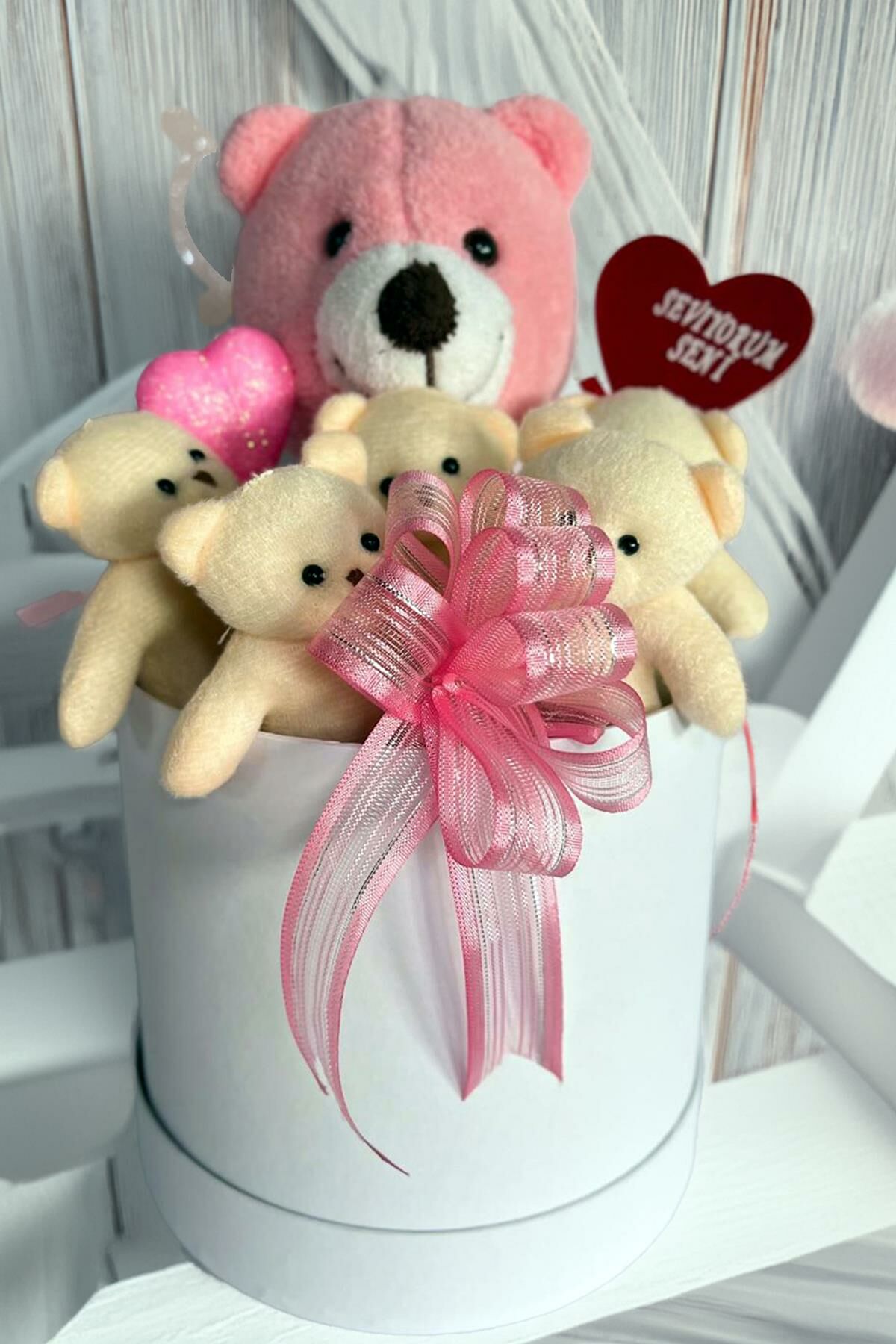 Premium Özel Hediye Kutusunda 25 cm Pembe Ayıcık ve 5 adet Krem Peluş Minik Ayıcık Buketi