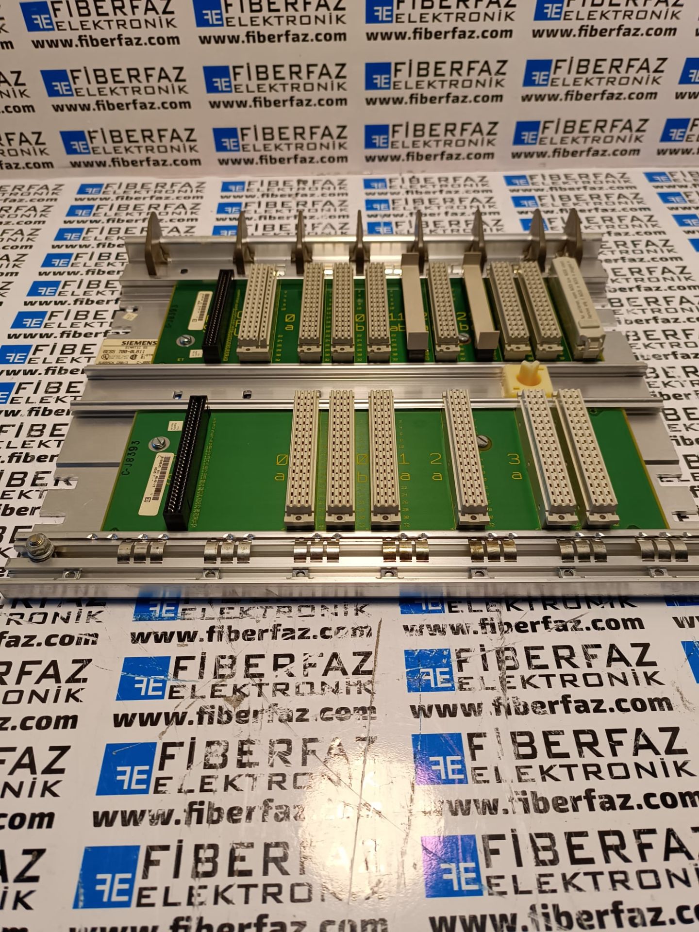 SIEMENS 6ES5 700-0LB11 SIMATIC S5 RACK (6ES5700-0LB11 )