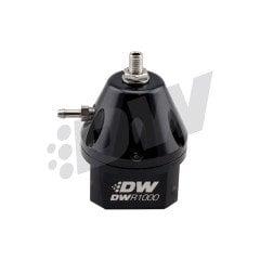 FUEL PRESSURE REGULATOR DEATSCHWERKS, DWR1000 BLACK (2) -8 INLETS, (1) -6 RETURN, 1/8” NPT GAUGE PORT.