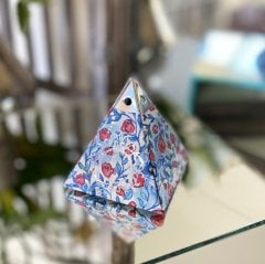 Mavi Kırmızı Çiçekli Gümüş Piramit Kutu