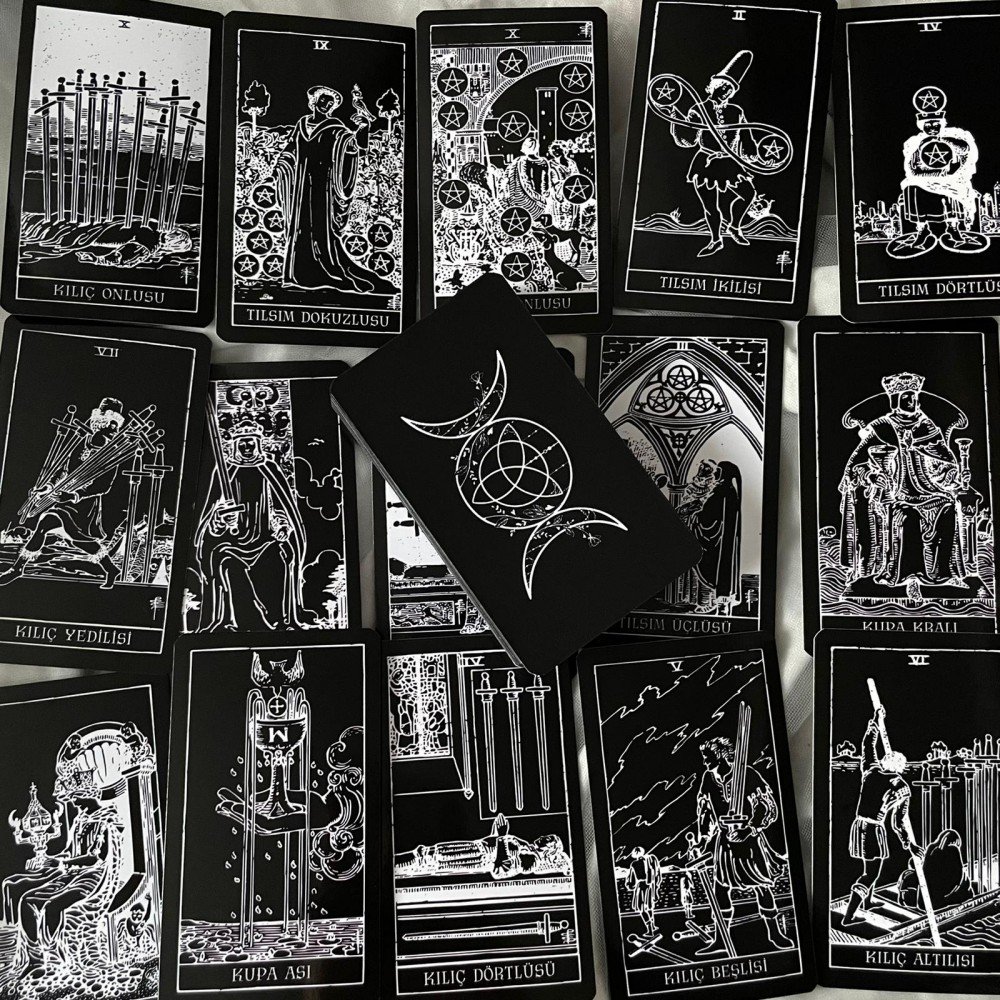 Black & White Tarot Destesi