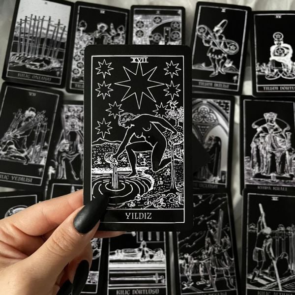 Black & White Tarot Destesi