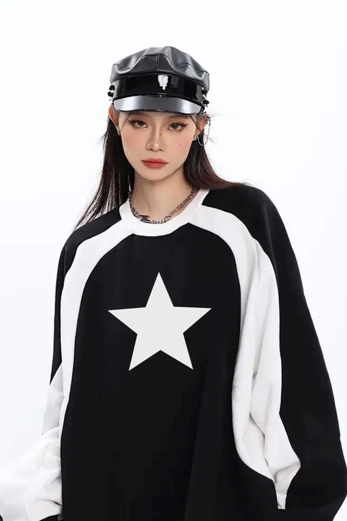 Siyah Beyaz Detay İçi Dolu Yıldız Şardonlu Sweatshirt