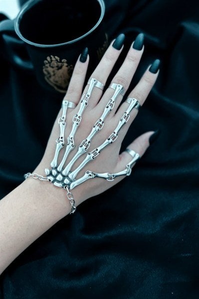 Skeleton Hand Şahmeran