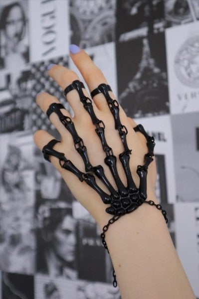 Skeleton Hand Siyah Şahmeran