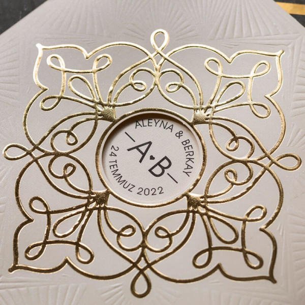 Düğün Davetiyesi İkw-40419 | Altın Varak Kabartma Desenli Pencereli Gold İpli Modern Davetiye