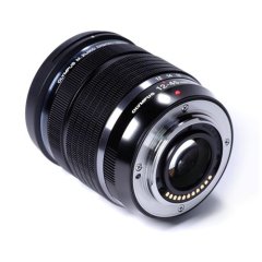 Olympus 12-45mm f / 4 PRO Lens