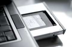 DIGITUS CD/DVD/Blu-ray Sürücü Kutuları İçin SSD/HDD Montaj Çerçevesi, SATA'dan SATA III'ya, 12,7mm Yükseklik
