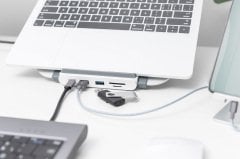 Dizüstü Yükselticili USB-C İstasyonu (8 Bağlantı Noktalı) gümüş/beyaz