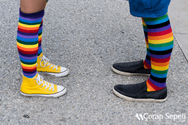2020 Çorap Modası: Renkli Desenli Çoraplar