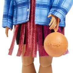 Barbie Extra Ekose Ceketli Bebek