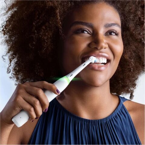 Oral-B iO 5 Beyaz Şarjlı Diş Fırçası