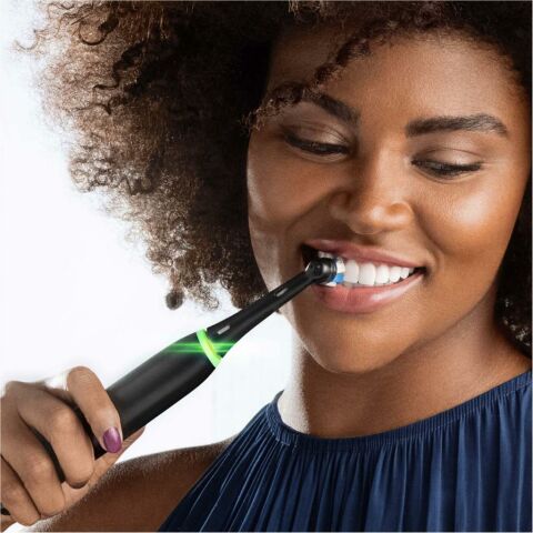 Oral-B iO 5 Siyah Şarjlı Diş Fırçası