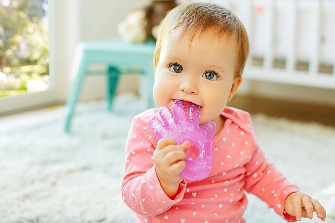 Bebeğinizin Diş Çıkarma Süreci: Belirtiler, Çözümler ve Tavsiyeler