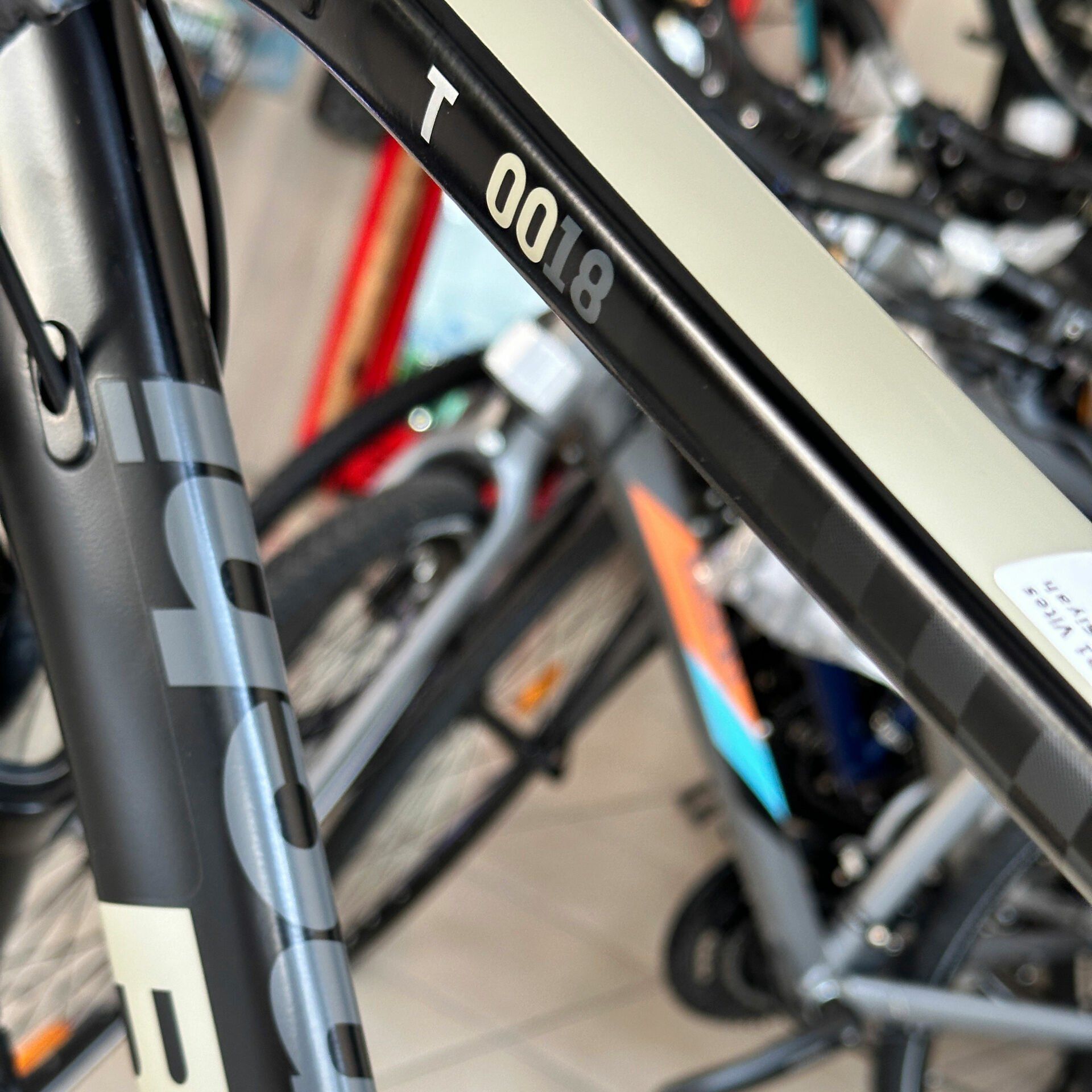 Bianchi T0018-FS 21 Vites VB Trekking Bisiklet Siyah - Bej 47CM