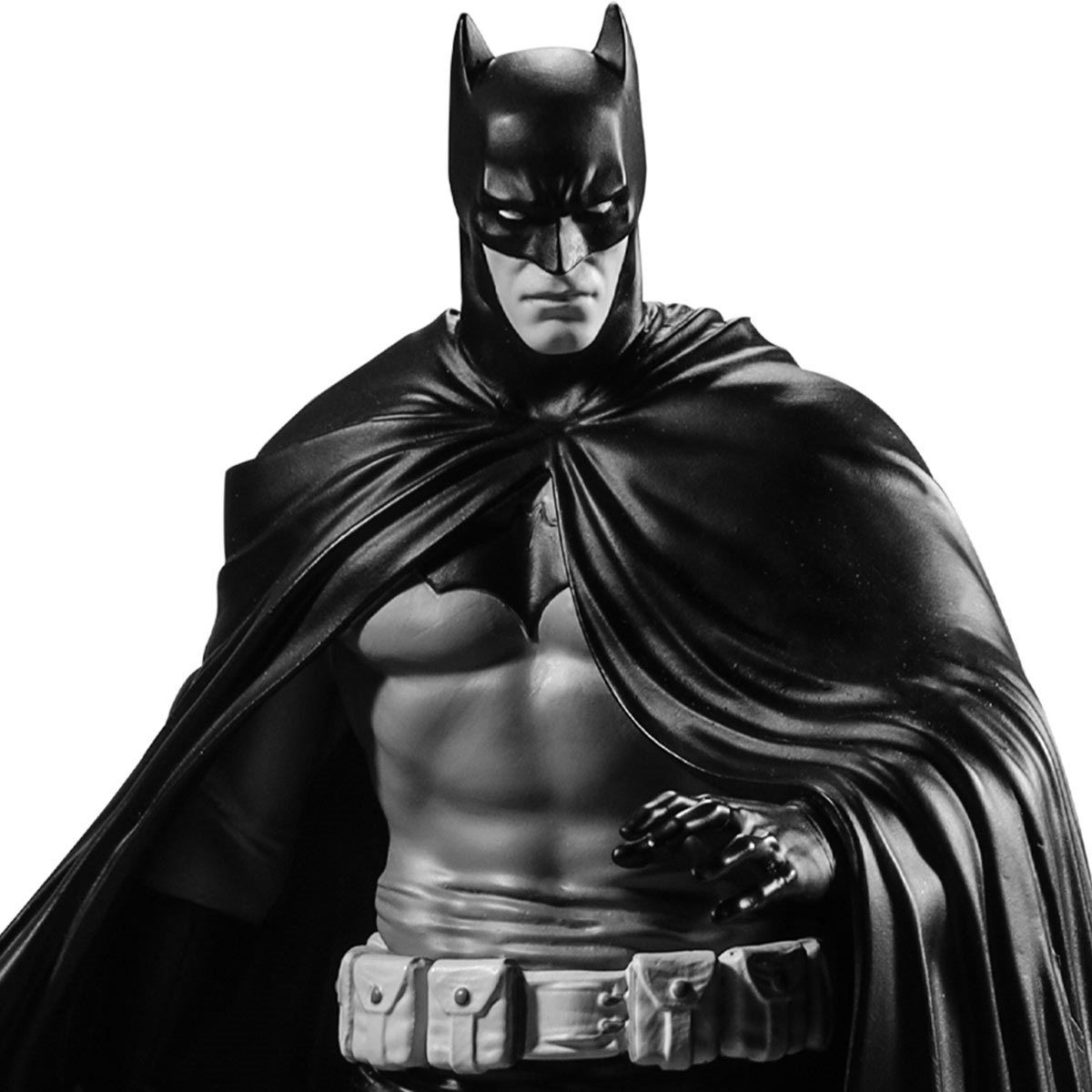 DC Direct Lee Weeks Statue Series: Batman Black & White Heykel Figür