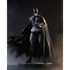 DC Direct Lee Weeks Statue Series: Batman Black & White Heykel Figür