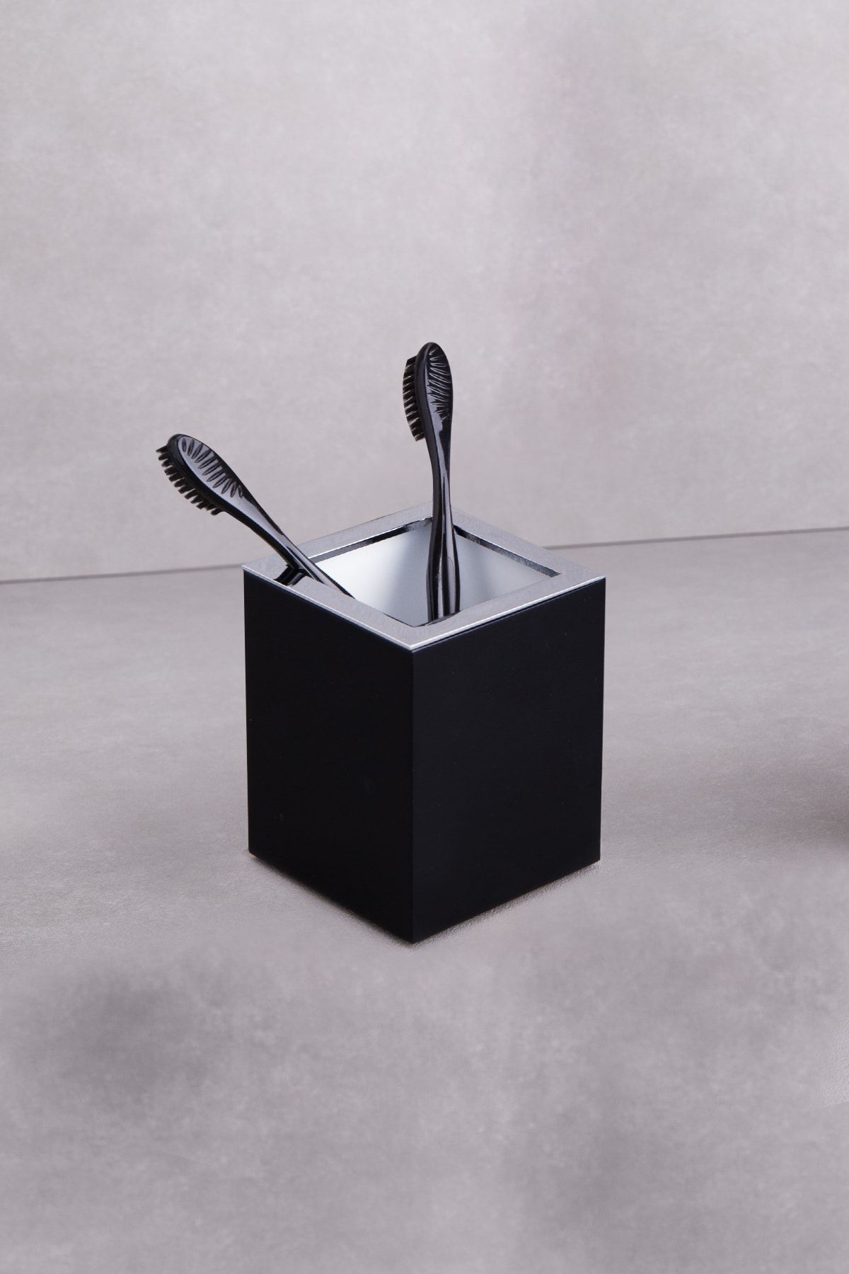 Tezgah Üstü Mat Siyah-Krom Diş Fırçalığı 80x80 mm