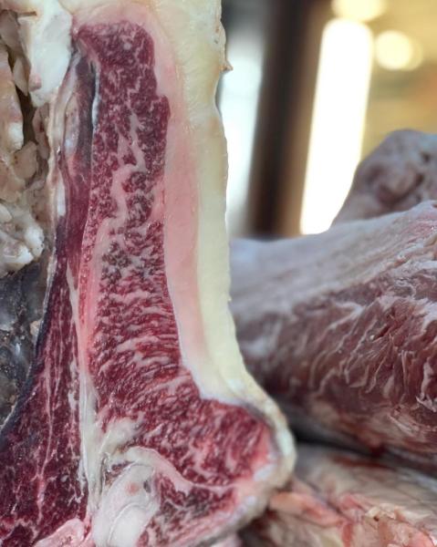 T-Bone Steak Prime Plus +, BMS 8-9, Grade Quality A5 (1)