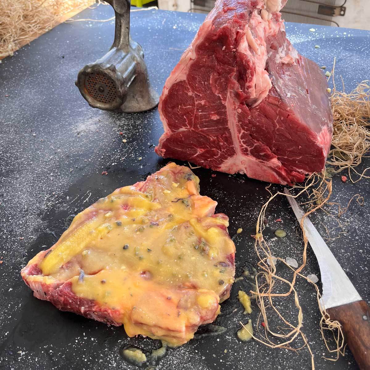 Porterhouse Steak Prime 1 Kg, BMS 3-4, Grade Quality A3  (1)