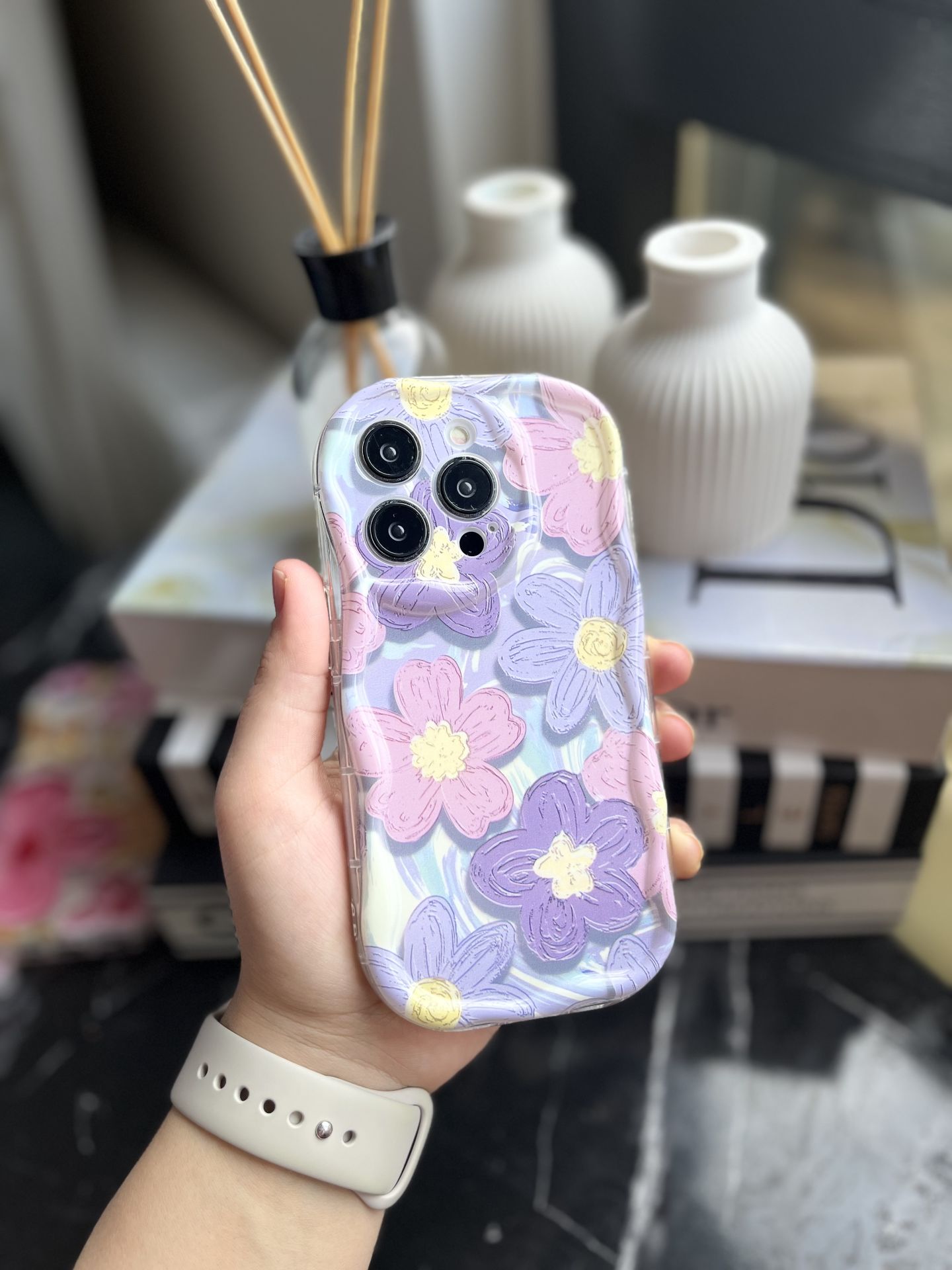 iPhone Kamerą Korumalı Flower Desenli Zigzag Kılıf — Lila