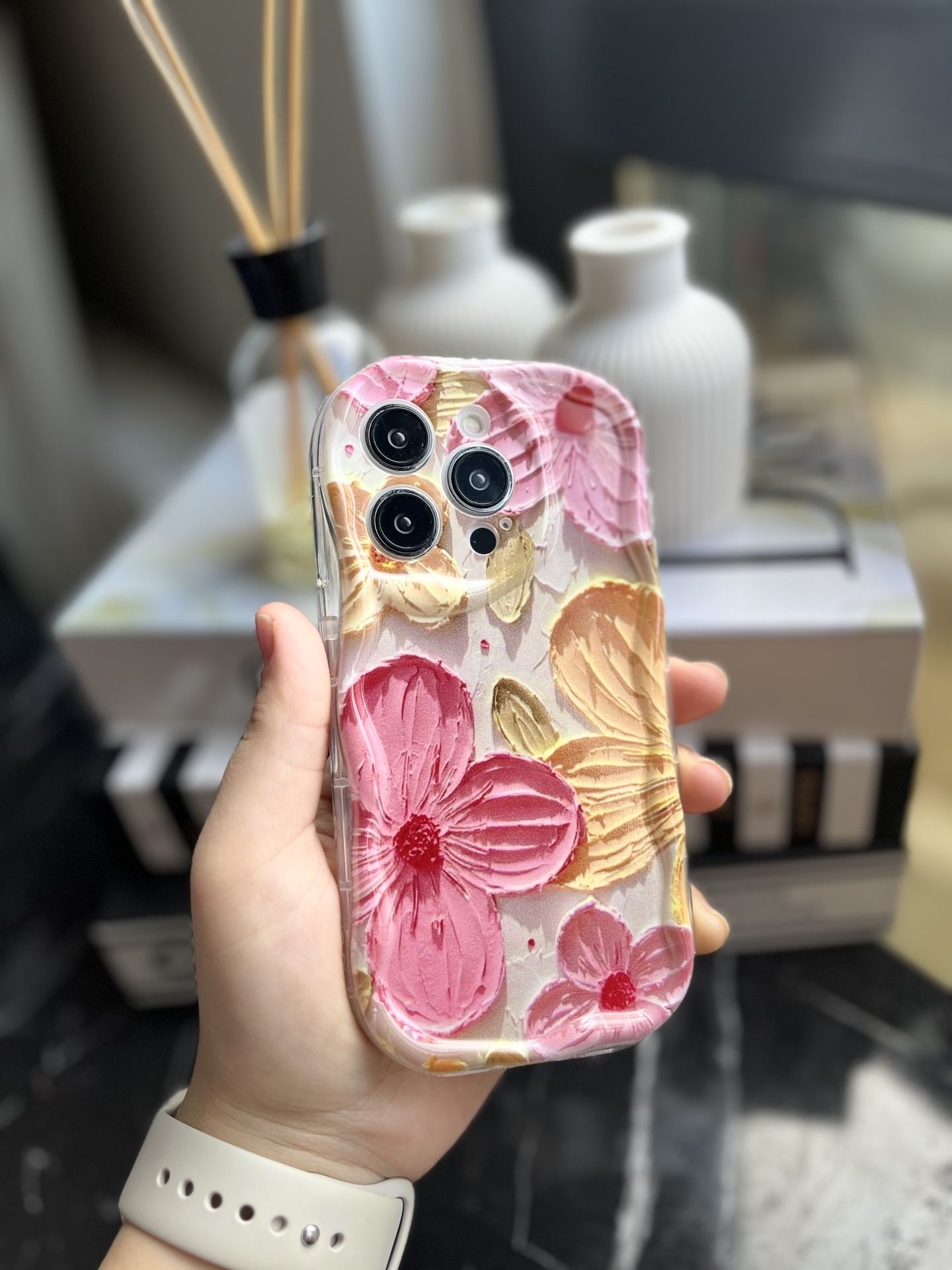 iPhone Kamerą Korumalı Flower Desenli Zigzag Kılıf — Sarı