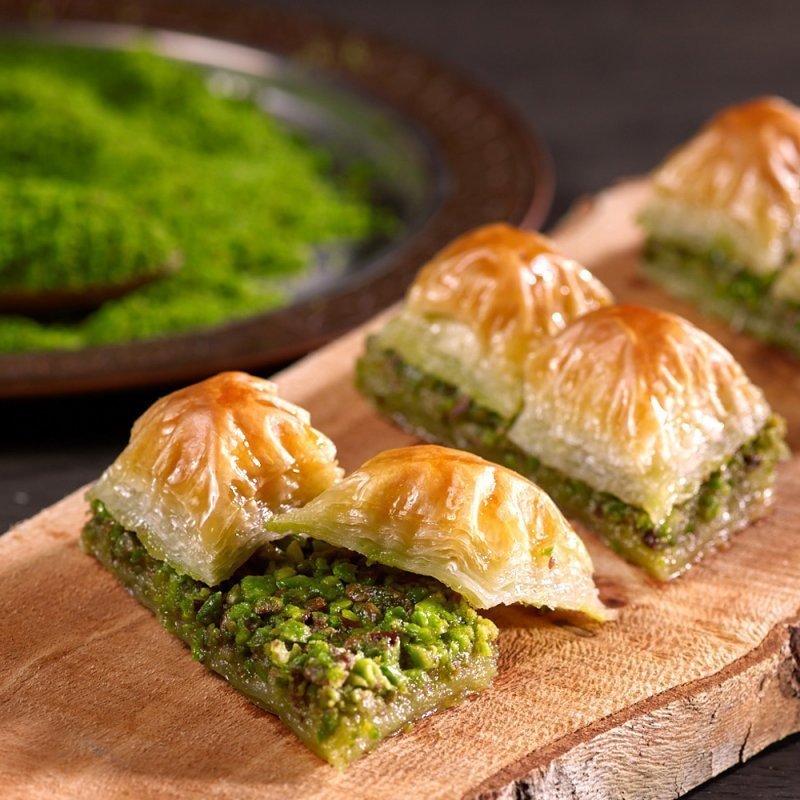 Antep Fıstıklı Orijinal Mekik Baklava 2 KG Tepsi