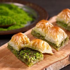 Antep Fıstıklı Orijinal Mekik Baklava 2 KG Tepsi