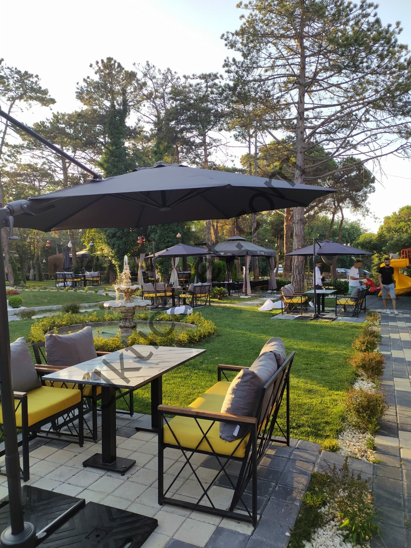 CLK Garden 3,5 Metre Yuvarlak Antrasit Yandan Dirsekli Kollu Bahçe Cafe Şemsiyesi