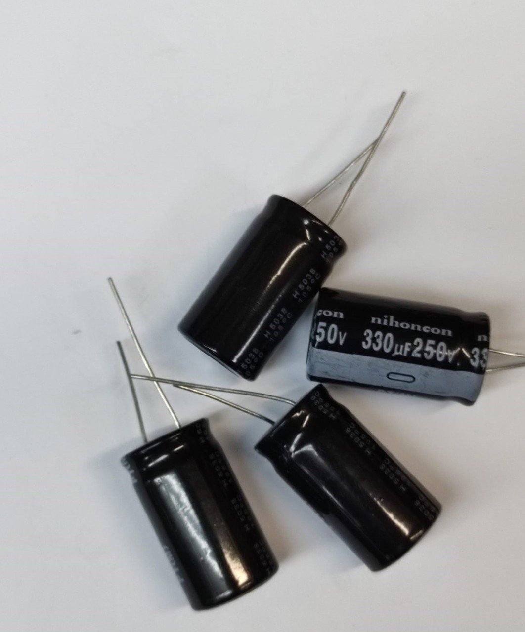 330UF 250V 105C 18X30 ELEKTROLİTİK ALÜMİNYUM KONDANSATÖR