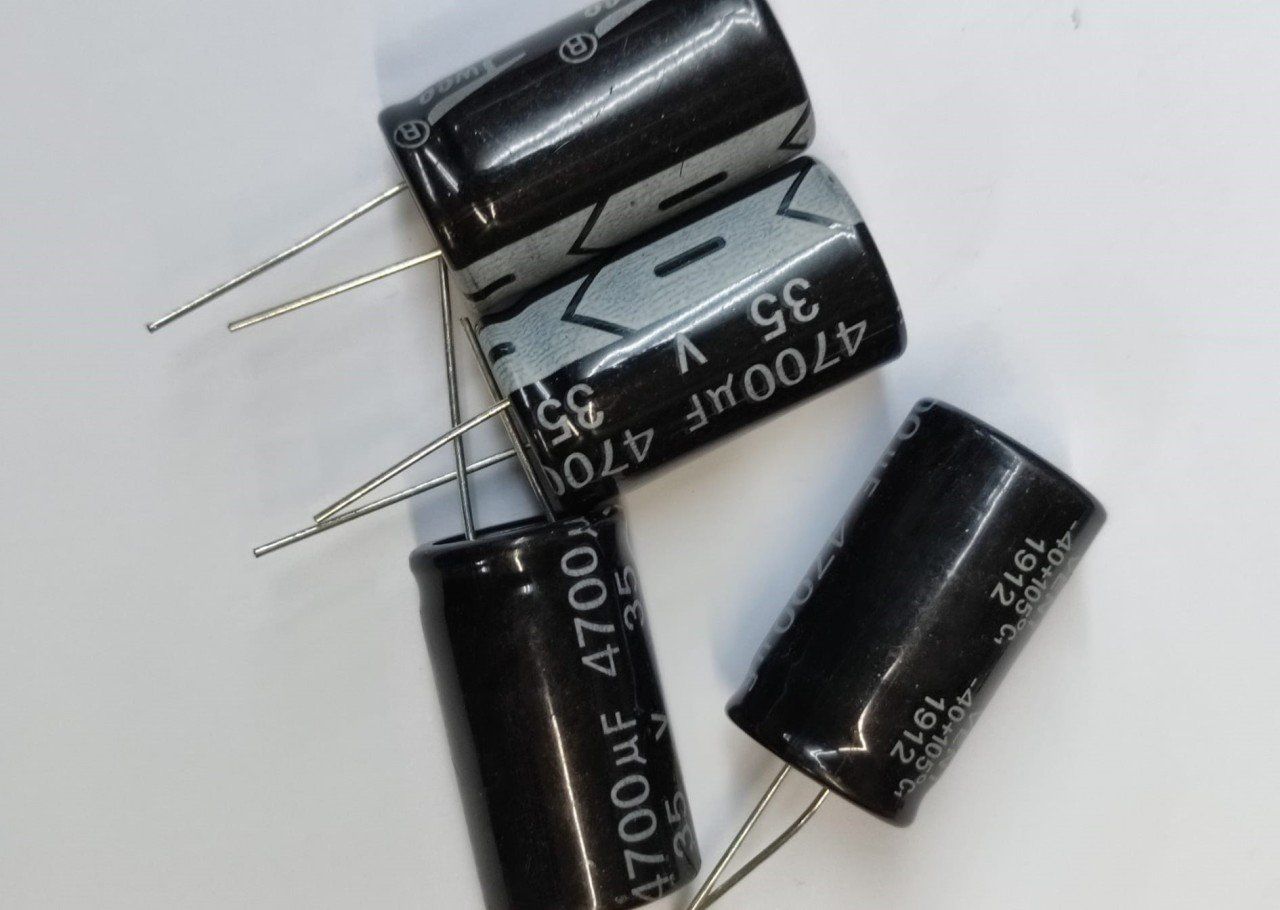 4700UF 35V 105C ELEKTROLİTİK ALÜMİNYUM KONDANSATÖR