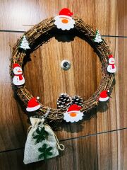 Yılbaşı Noel Baba & Kardan Adam Temalı Kozalaklı Led Işıklı Söğüt Dalı Kapı Çelengi / Süsü 30 Cm