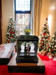 Yılbaşı Noel Baba & Çam Ağacı Tasarımlı Eskitme Gold Müzikli Sulu Simli Işıklı Küre Usb'li & Pilli