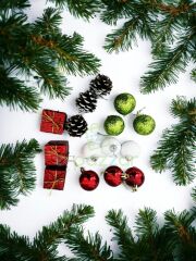 Premium 15 Parça Simli Parlak Strafor Toplar Ve Kozalak Noel Christmas Yılbaşı Ağaç Konsept Süsleme