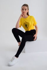 b-fit Kadın Kısa Kollu Baskılı T-Shirt Wormie Elma Kurdu - SARI