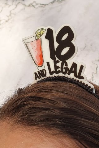 18 and Legal Tacı, 18 Yaş Doğum Günü Tacı