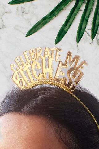 Celebrate me Bitches!, Doğum Günü Tacı