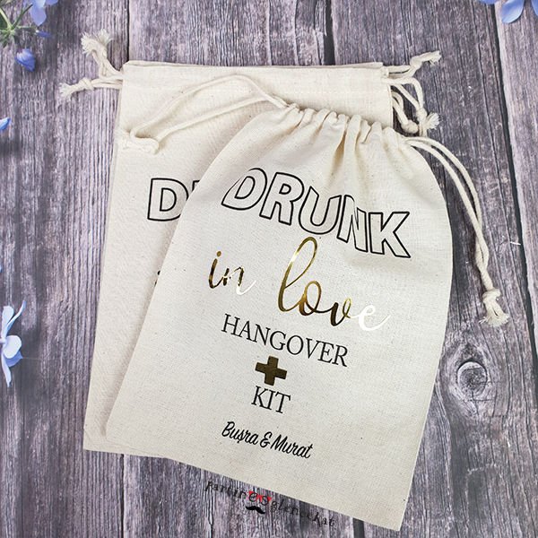 Altın Varak In Love Kişiye Özel Hangover Kit Bez Kese 15x20