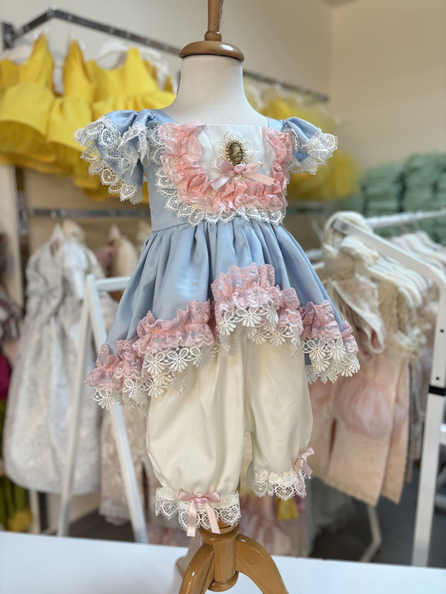 Emily Blouse And Shorts pant