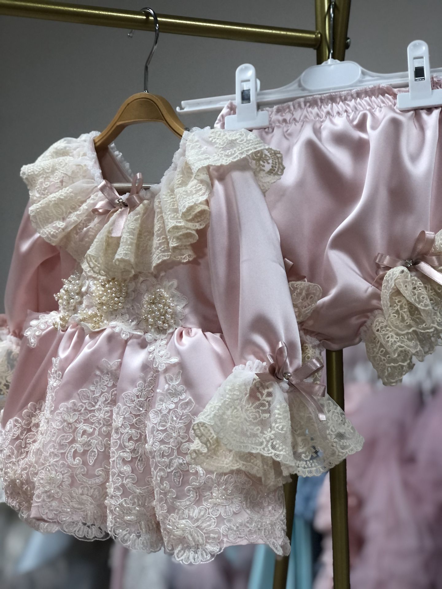3272- Light Pink Pearl Dress Short And Bonnet