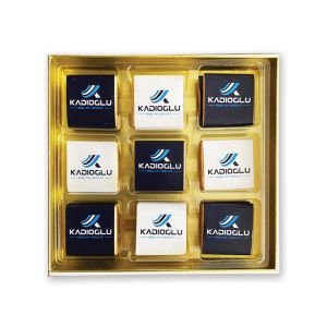 Orta Boy Karton Kutuda 18'li Logolu Çikolata