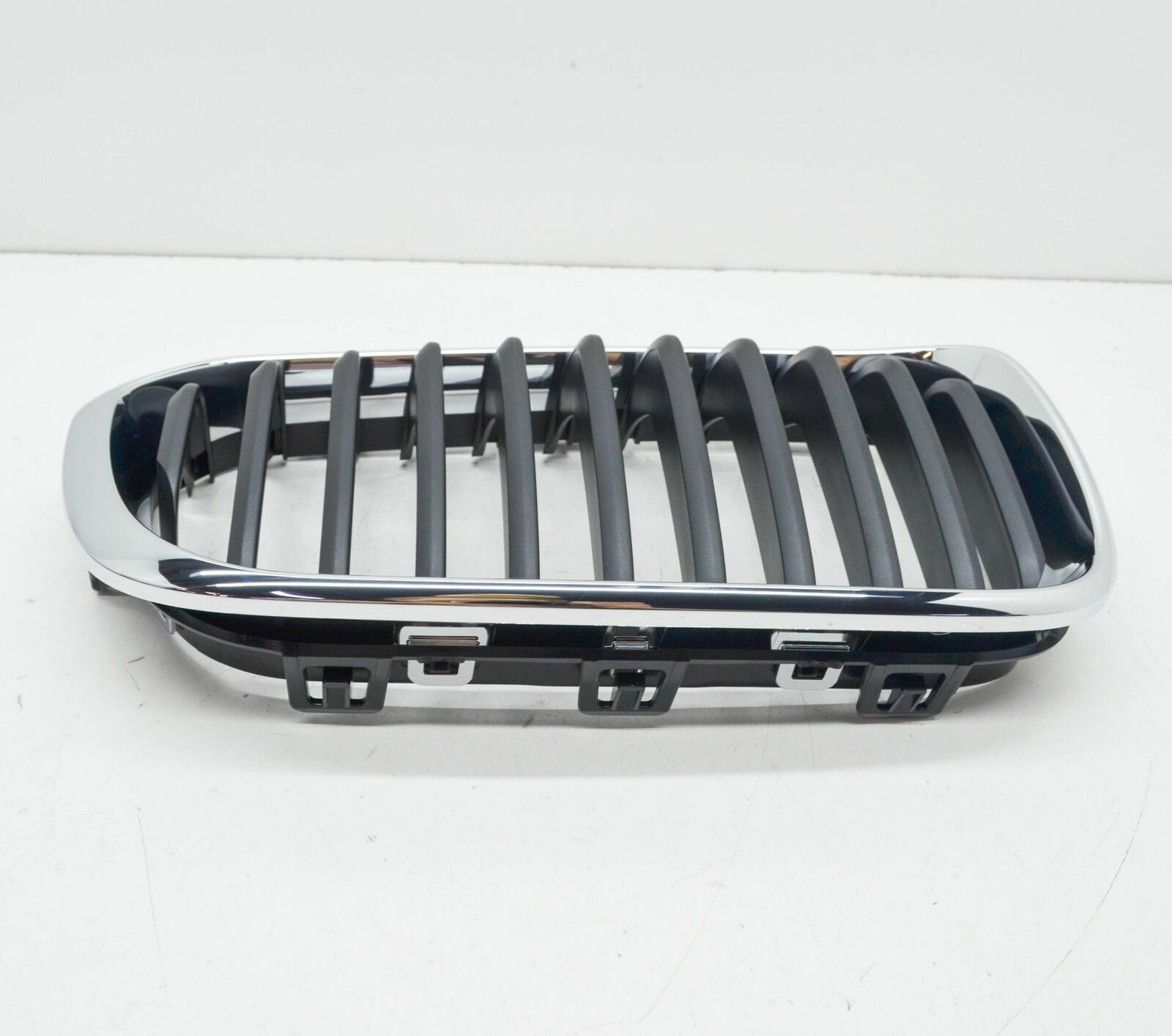 Bmw Panjur F20 LCI Sağ Krom/Siyah -Basis- 2015-19 51137371748