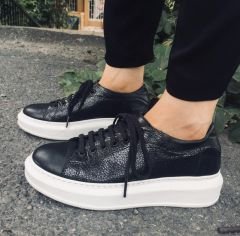 Siyah Baskılı Sneaker