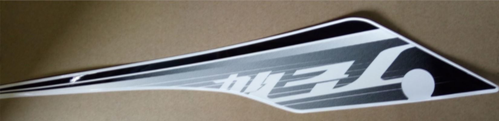 SYM Logo Sticker Ön Kapağı Kutusu Sağ Beyaz - Jet14