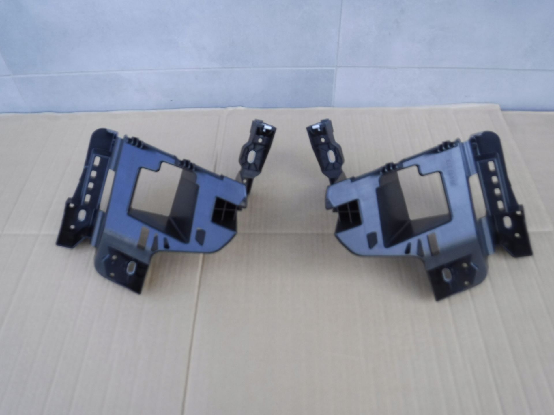 Opel Crosland X Far Alt Braketi̇ Sağ Gm Marka